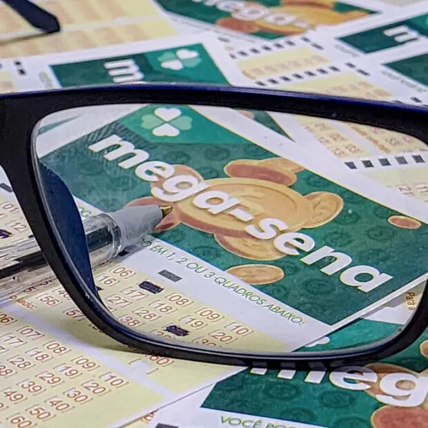Mega-sena pode pagar prêmio de R$ 100 milhões no domingo