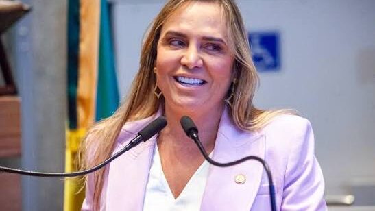 Anúncio do Governo do Distrito Federal exibido ao lado de matéria sobre pesquisa eleitoral no Portal X em 19/8/2026